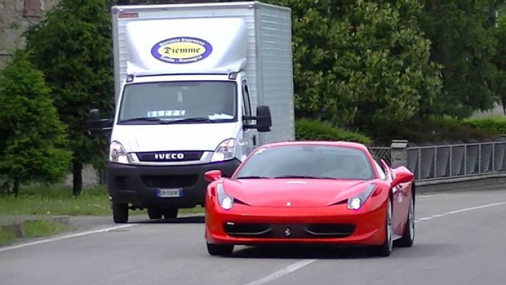 Tensiuni acasă la Ferrari: locuitorii din Maranello, exasperați de sunetele motoarelor turate de turiști pe străzile orașului