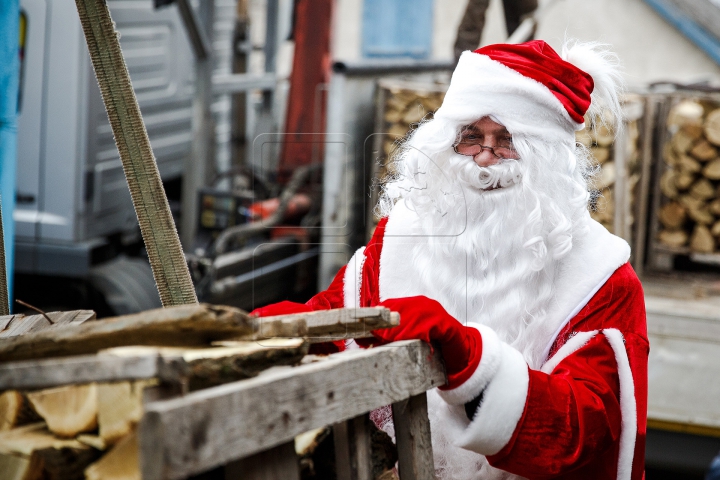 Moş Crăciun EXISTĂ. Cum i-a îndeplinit solicitarea unui băieţel din Măşcăuţi, Criuleni (FOTO REPORT)