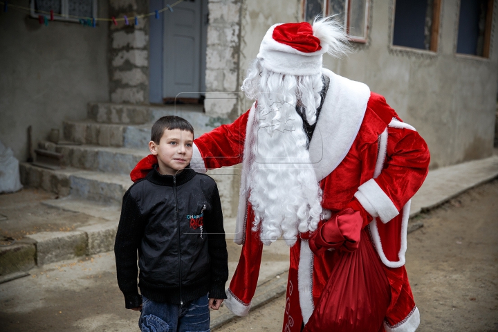 Moş Crăciun EXISTĂ. Cum i-a îndeplinit solicitarea unui băieţel din Măşcăuţi, Criuleni (FOTO REPORT)