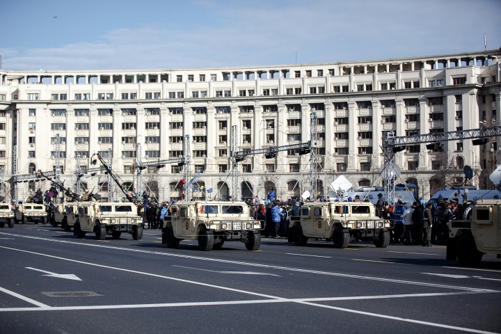 PARADĂ DE AMPLOARE! Militari din Republica Moldova şi alte ţări au defilat la Bucureşti (FOTOREPORT)