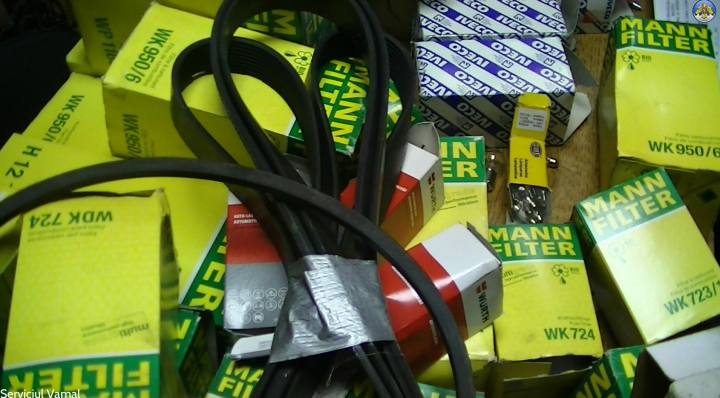 Vameşii au confiscat un lot de mărfuri care nu au fost declarate de un şofer de microbuz la Leuşeni