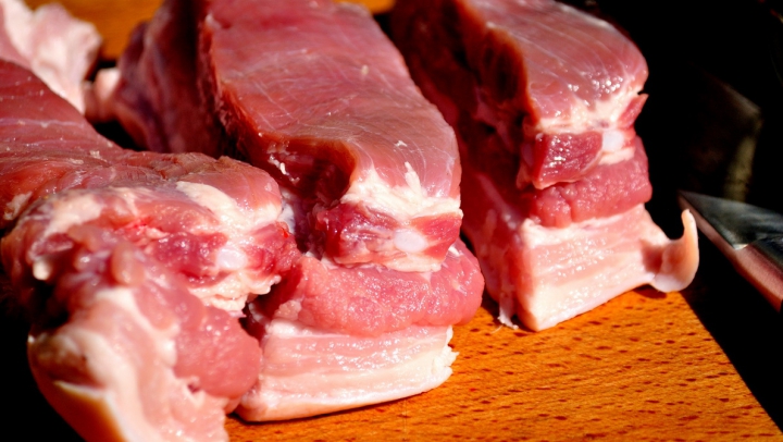 UTIL PENTRU TOŢI! Cum să te asiguri că ai cumpărat carne de porc proaspătă