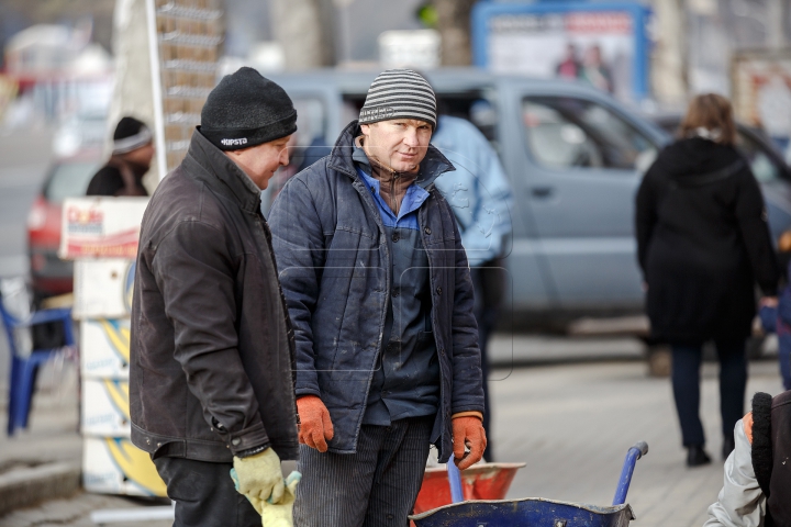 NO COMMENT! Ce se întâmplă pe trotuarele din centrul Capitalei în ajunul sărbătorilor de iarnă (FOTO)