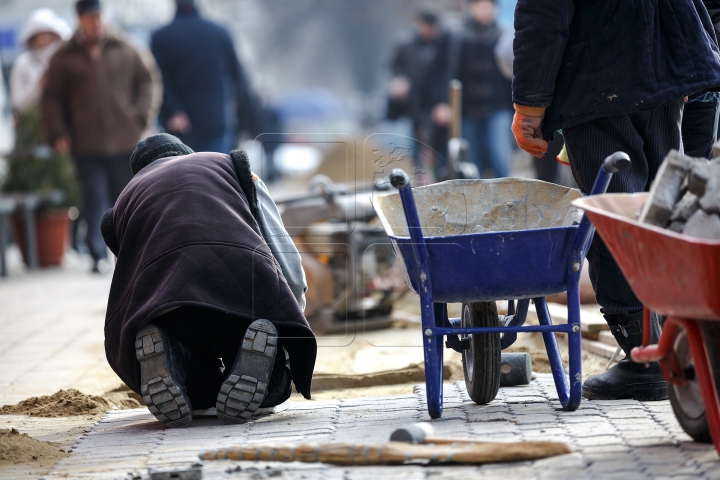 NO COMMENT! Ce se întâmplă pe trotuarele din centrul Capitalei în ajunul sărbătorilor de iarnă (FOTO)