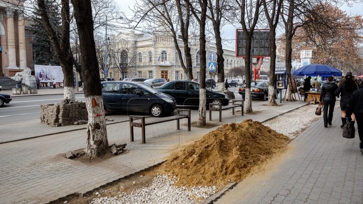 NO COMMENT! Ce se întâmplă pe trotuarele din centrul Capitalei în ajunul sărbătorilor de iarnă (FOTO)