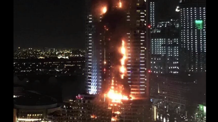 PANICĂ ÎN DUBAI. Incendiu uriaș la un hotel cu câteva ore înainte de anul nou. Locatarii, evacuați