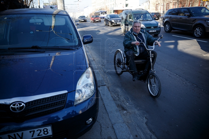 Au parcat ca în România și au fost pedepsiți. Ce au pățit câțiva șoferi din Chișinău (FOTOREPORT)