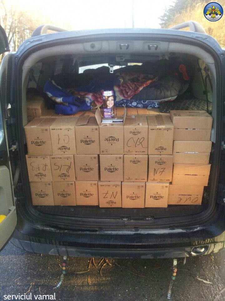 Papuci de contrabandă! Isprava inspectorilor vamali din nordul ţării (FOTO)