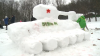 Tradiţie consolidată de la an la an. Zeci de moldoveni s-au distrat, sculptând în zăpadă