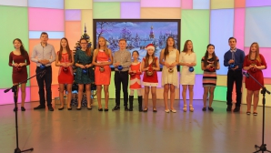 Colinde, colinde... Copiii din Budeşti au adus farmecul sărbătorilor în platoul Publika TV (VIDEO)