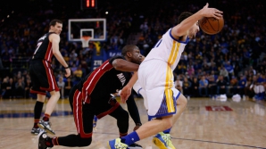Golden State Warriors a bătut Miami Heat şi a câştigat 33 din 36 de partide ale sezonului