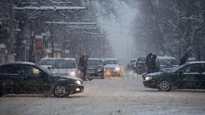 Prognoza meteo pentru următoarele zile. Află când vor conteni ninsorile