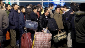 Gările și aeroporturile din lume sunt împânzite de chinezi! IATĂ MOTIVUL