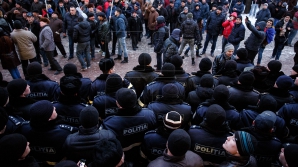 Ministrul de Interne: 11 polițiști sunt spitalizați. S-a deschis un proces penal pentru dezordini în masă