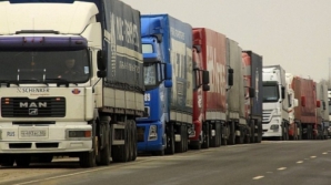 100 de TIR-uri moldoveneşti nu pot tranzita Ucraina din cauză că au marfă interzisă