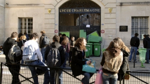 Panică la Paris! Polițiștii au evacuat cinci licee din cauza unei alerte cu bombă