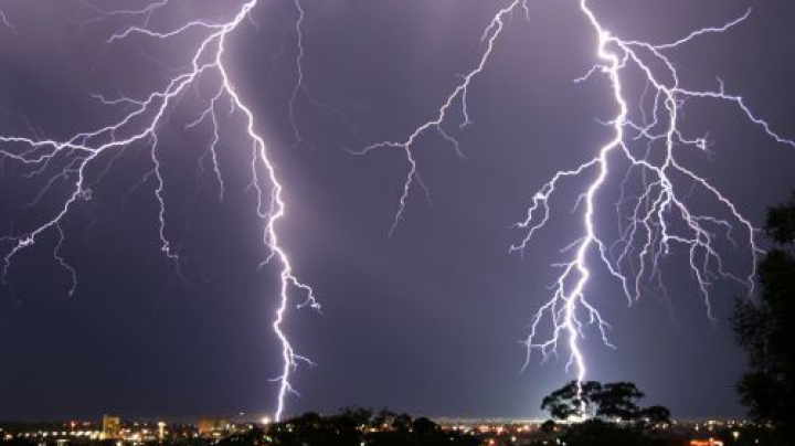 TIME-LAPSE GRANDIOS! Natura oferă un spectacol UIMITOR de lumini pe cer (VIDEO)