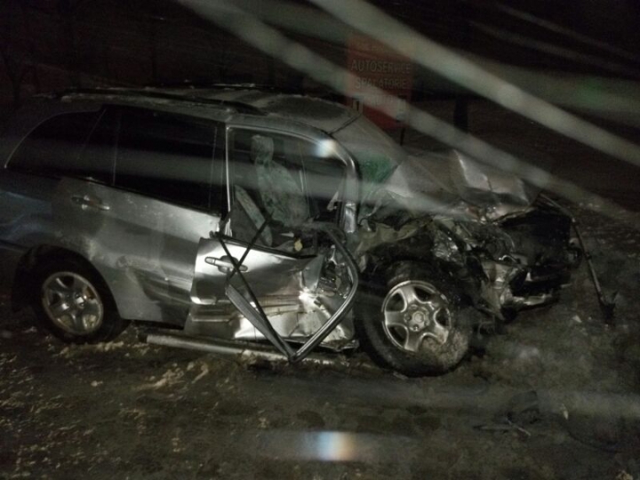 Nenorocire de Crăciun. Accident grav cu răniţi la intrarea în oraşul Ialoveni (FOTO/VIDEO)