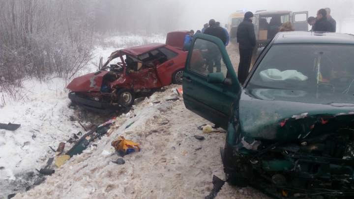 ACCIDENT GRAV în raionul Soroca. Patru persoane au fost scoase din fiarele contorsionate (FOTO/VIDEO)