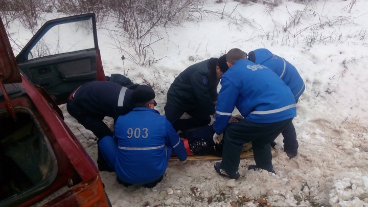 ACCIDENT GRAV în raionul Soroca. Patru persoane au fost scoase din fiarele contorsionate (FOTO/VIDEO)