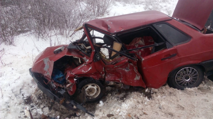 ACCIDENT GRAV în raionul Soroca. Patru persoane au fost scoase din fiarele contorsionate (FOTO/VIDEO)