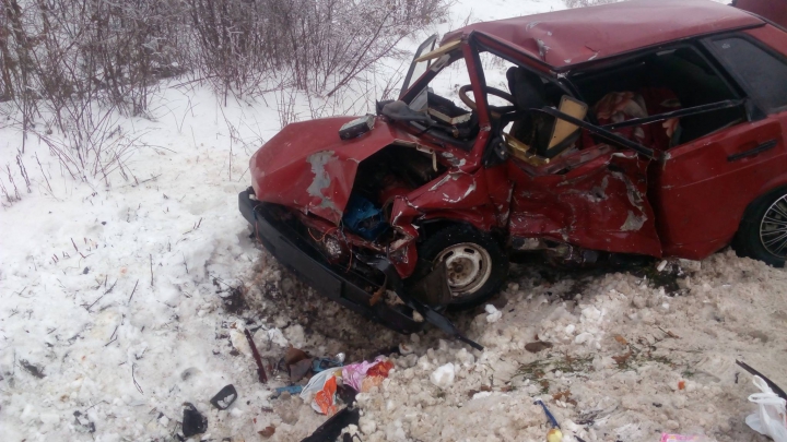 ACCIDENT GRAV în raionul Soroca. Patru persoane au fost scoase din fiarele contorsionate (FOTO/VIDEO)