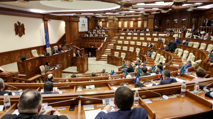 TENTATIVĂ EŞUATĂ din LIPSĂ DE CVORUM! Guvernul Sturza nu a fost votat în Parlament (FOTOREPORT)