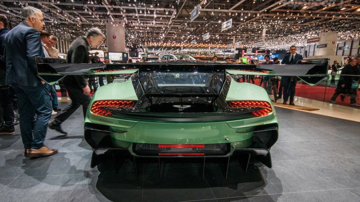 Aston Martin Vulcan, cel mai spectaculos supercar produs în Anglia 