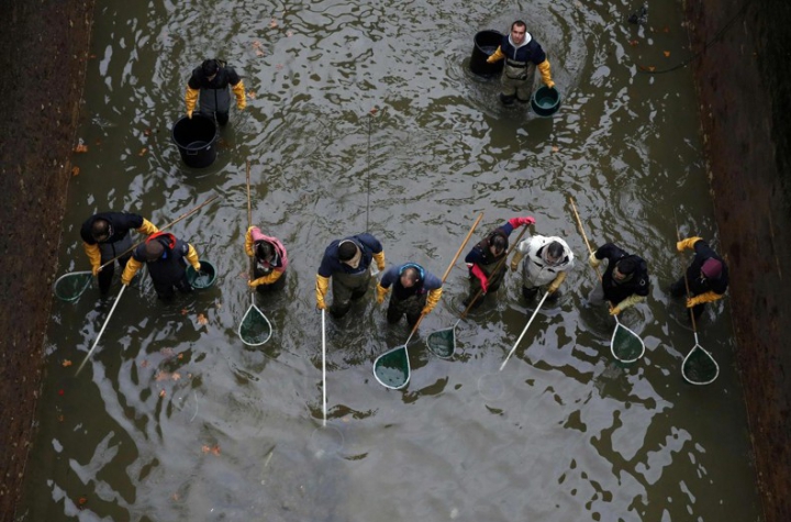 INCREDIBIL ce "comori" au descoperit muncitorii angajaţi să cureţe un canal din Paris (FOTO)