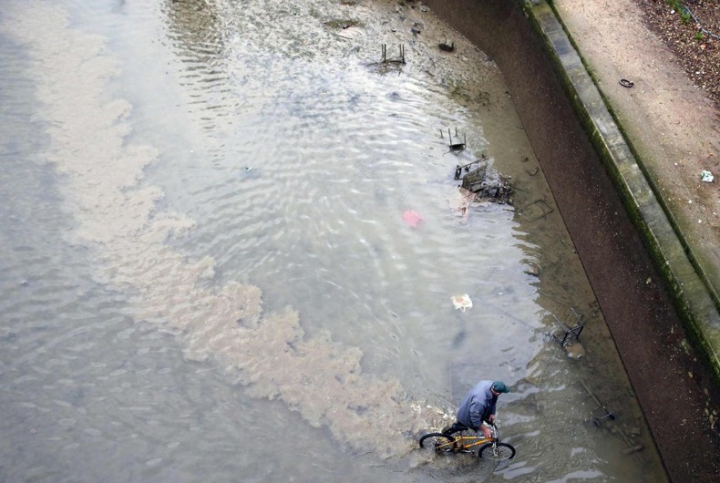 INCREDIBIL ce "comori" au descoperit muncitorii angajaţi să cureţe un canal din Paris (FOTO)