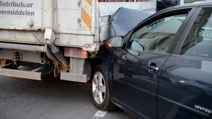 ACCIDENT ÎN LANŢ! Nouă persoane au fost rănite după ce 26 de maşini s-au lovit (FOTO)