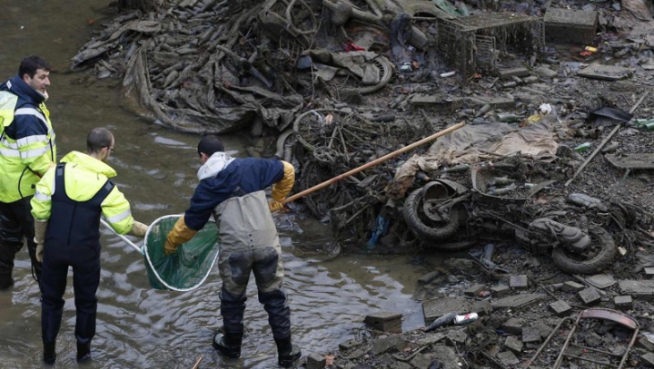 INCREDIBIL ce "comori" au descoperit muncitorii angajaţi să cureţe un canal din Paris (FOTO)