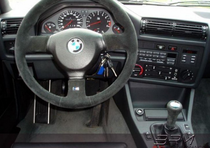 Un neamţ vinde un BMW M3 din '92 cu 300.000 de euro. Ce are maşina atât de special (FOTO)