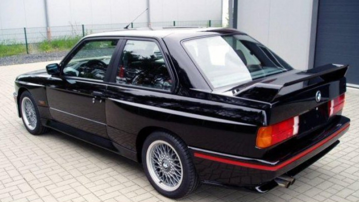 Un neamţ vinde un BMW M3 din '92 cu 300.000 de euro. Ce are maşina atât de special (FOTO)