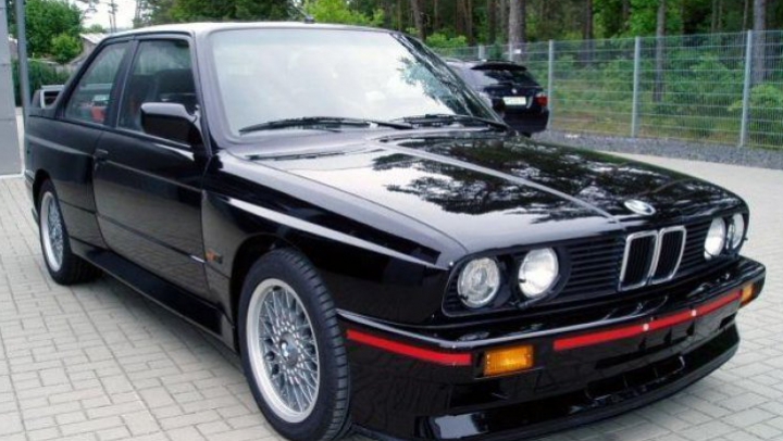 Un neamţ vinde un BMW M3 din '92 cu 300.000 de euro. Ce are maşina atât de special (FOTO)