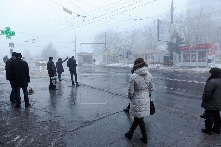 ATENȚIE, ŞOFERI! Meteorologii anunţă prelungirea Codului Galben de ceață. Cum trebuie să şofezi