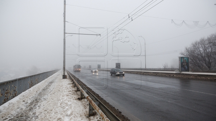 ATENȚIE, ŞOFERI! Meteorologii anunţă prelungirea Codului Galben de ceață. Cum trebuie să şofezi
