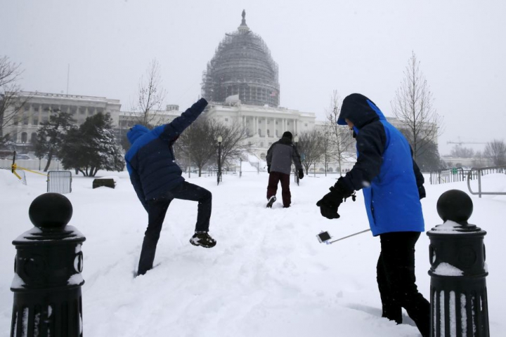 Ninsorile în SUA continuă să facă victime: 41 de oameni au murit (FOTOREPORT, 60 de poze)