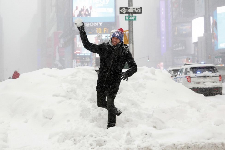 Ninsorile în SUA continuă să facă victime: 41 de oameni au murit (FOTOREPORT, 60 de poze)
