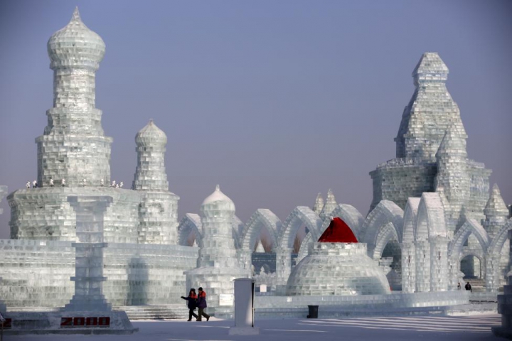 Principala atracţie a festivalului sculpturilor de gheață din Harbin: Are 51 de metri înălţime (FOTOREPORT)