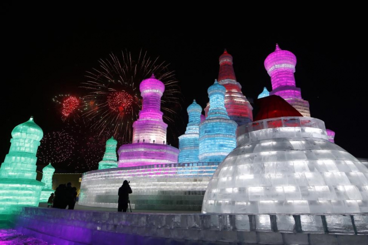 Principala atracţie a festivalului sculpturilor de gheață din Harbin: Are 51 de metri înălţime (FOTOREPORT)