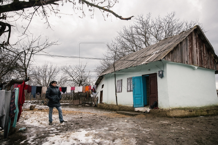 "De dragul lor stau în Moldova". Mai multe familii nevoiaşe, ajutate de oameni cu inimă mare (FOTO)