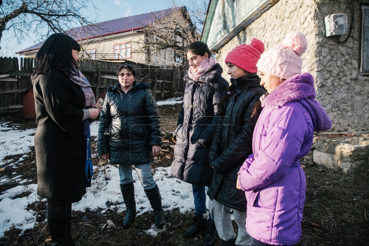 "De dragul lor stau în Moldova". Mai multe familii nevoiaşe, ajutate de oameni cu inimă mare (FOTO)