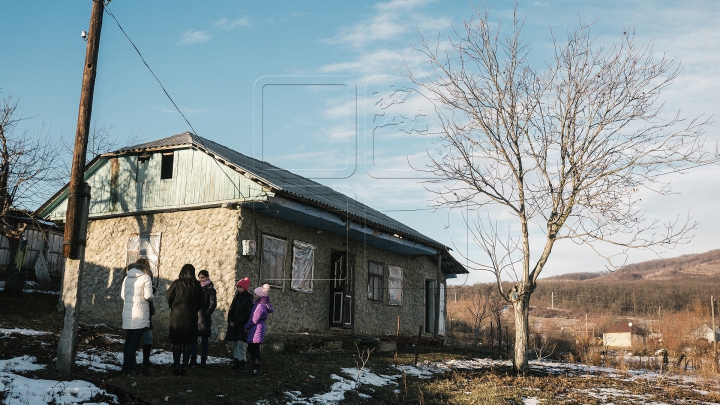 "De dragul lor stau în Moldova". Mai multe familii nevoiaşe, ajutate de oameni cu inimă mare (FOTO)