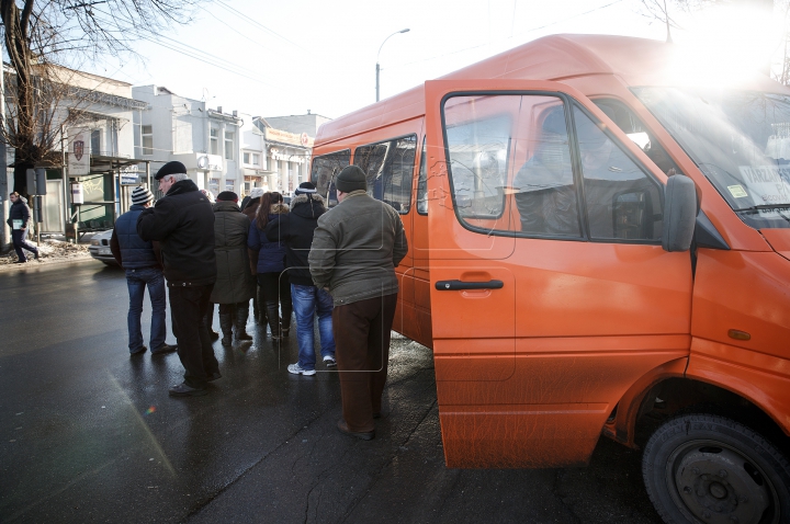 "Am obosit de tot ce se întâmplă!" Zeci de mii de oameni au ajuns la mitingul din Chişinău (FOTO)