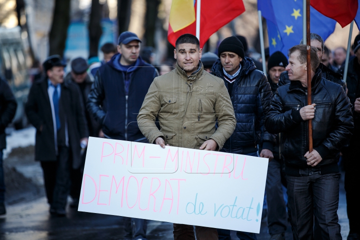 "Ne-am săturat de haos". 70 DE MII de oameni au cerut un premier capabil să conducă ţara (FOTOREPORT)