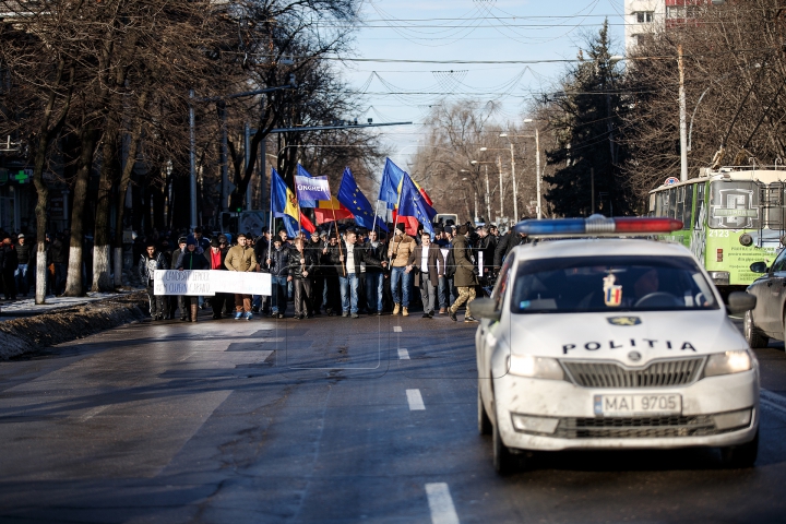 "Ne-am săturat de haos". 70 DE MII de oameni au cerut un premier capabil să conducă ţara (FOTOREPORT)