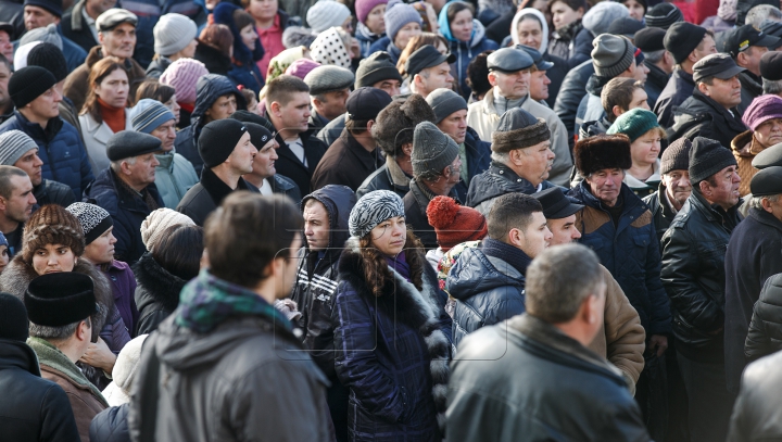 MITING cu 70.000 de oameni la Chişinău. Cetăţenii au cerut desemnarea candidatului pentru funcţia de premier