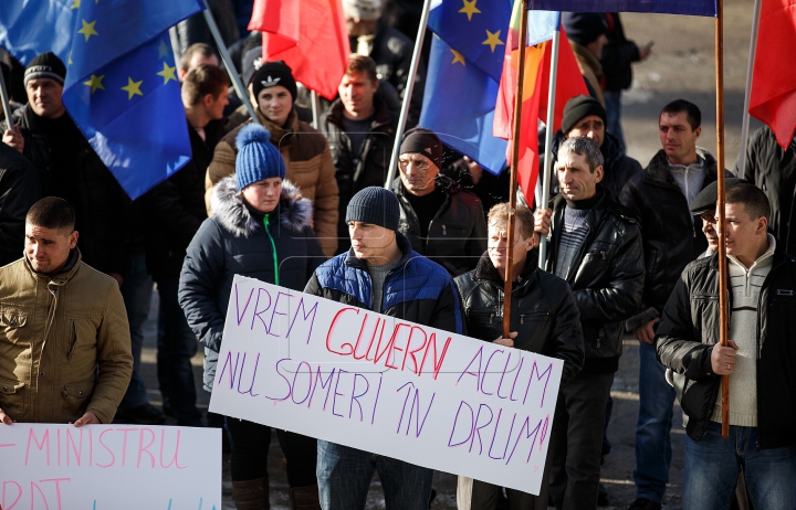 MITING cu 70.000 de oameni la Chişinău. Cetăţenii au cerut desemnarea candidatului pentru funcţia de premier