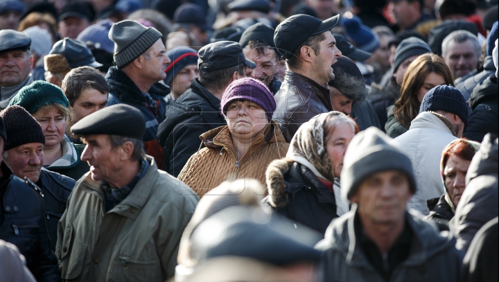 MITING cu 70.000 de oameni la Chişinău. Cetăţenii au cerut desemnarea candidatului pentru funcţia de premier